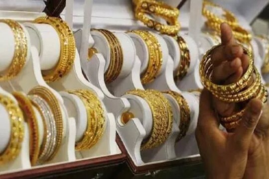 सोन्याचे भाव उतरले तर चांदी 530 रुपयांनी वधारली, वाचा काय आहेत दर