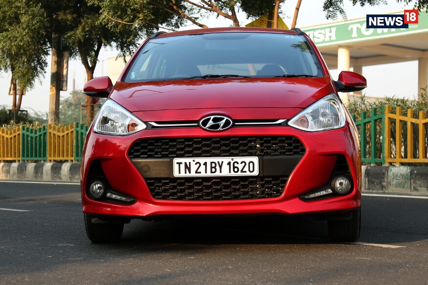 GRAND i10: यातील पेट्रोल आणि डिझेलच्या व्हॅरिँटवर 75 हजारापर्यंतचे फायदे आहेत. एक्स शोरूम दिल्लीतील या गाडीची किंमत 6 लाख रुपयांपासून 6.57 लाख रुपये इतकी आहे. GRAND i10: यातील पेट्रोल आणि डिझेलच्या व्हॅरिँटवर 75 हजारापर्यंतचे फायदे आहेत. एक्स शोरूम दिल्लीतील या गाडीची किंमत 6 लाख रुपयांपासून 6.57 लाख रुपये इतकी आहे.