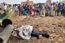 पाच जणांच्या टोळीने तरुणाच्या डोक्यात वार करून केला खून, चेहरा दगडाने ठेचला