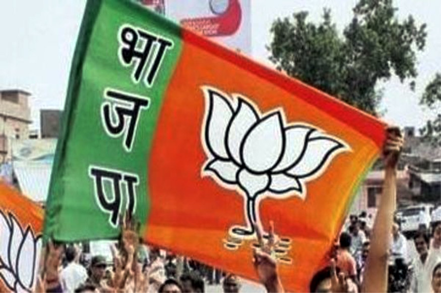 सरकार गरीबांच्या नावावर योजना तर आखते पण याचा फायदा त्यांना मिळतो का? गरीब बेरोजगारांना रोजगार देण्यासाठी तयार केलेली वीर चंद्र सिंह गढवाली योजनेचा लाभ भाजप आमदाराच्या पत्नीला दिला जात आहे.