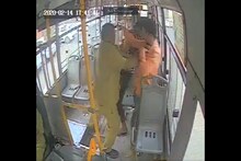 VIDEO पुण्यातला चालत्या बसमधला धक्कादायक प्रकार CCTV कॅमेऱ्यात