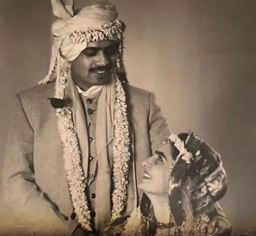 काँग्रेसच्या सरचिटणीस प्रियंका गांधी यांनी लग्नाच्या वाढदिवशी लग्नाचे काही जुने फोटो शेअर केले आहेत. आपल्या खासगी अल्बममधून त्यांनी हे निवडक फोटो सोशल मीडियावर टाकले आहेत. त्याचबरोबर आपल्या मुलांसोबतचे निवांत क्षणही त्यांनी या फोटोच्या माध्यमातून सगळ्यांसमोर आणले आहेत. काँग्रेसच्या सरचिटणीस प्रियंका गांधी यांनी लग्नाच्या वाढदिवशी लग्नाचे काही जुने फोटो शेअर केले आहेत. आपल्या खासगी अल्बममधून त्यांनी हे निवडक फोटो सोशल मीडियावर टाकले आहेत. त्याचबरोबर आपल्या मुलांसोबतचे निवांत क्षणही त्यांनी या फोटोच्या माध्यमातून सगळ्यांसमोर आणले आहेत.