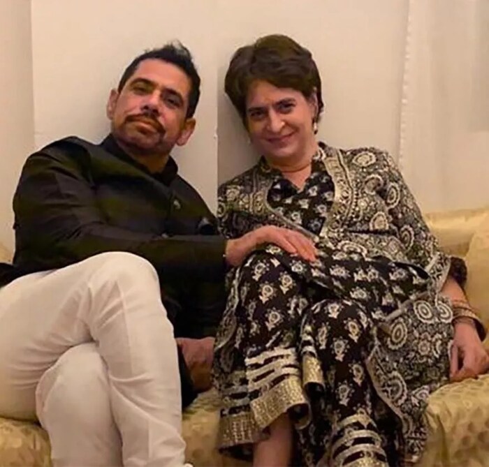 प्रियंका आणि रॉबर्ट वाड्रा फोटोसाठी तयार होताना