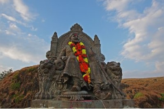 गोव्यात 11 वीच्या पुस्तकात शिवाजी आणि संभाजी महाराजांचं बदनामी करणारं लिखाण