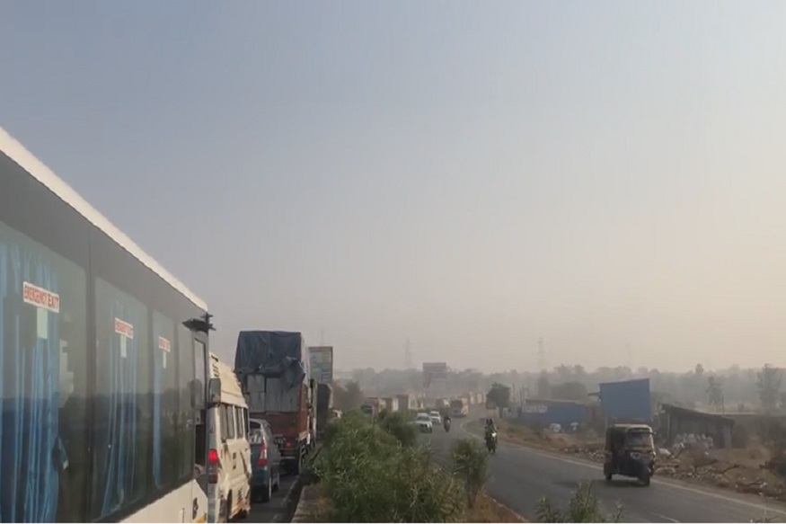 राष्ट्रवादीच्या नेत्याला धक्काबुक्की, नाशिक महामार्गावर गाड्यांच्या लांबच लांब रांगा