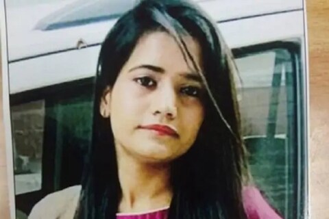पुन्हा सैराट...शीतलने प्रेमविवाह केला म्हणून कुटुंब नाराज होते. लग्न तोडण्यास ती तयार नसल्याने आई-वडिलांनी तिची गळा घोटून हत्या केली