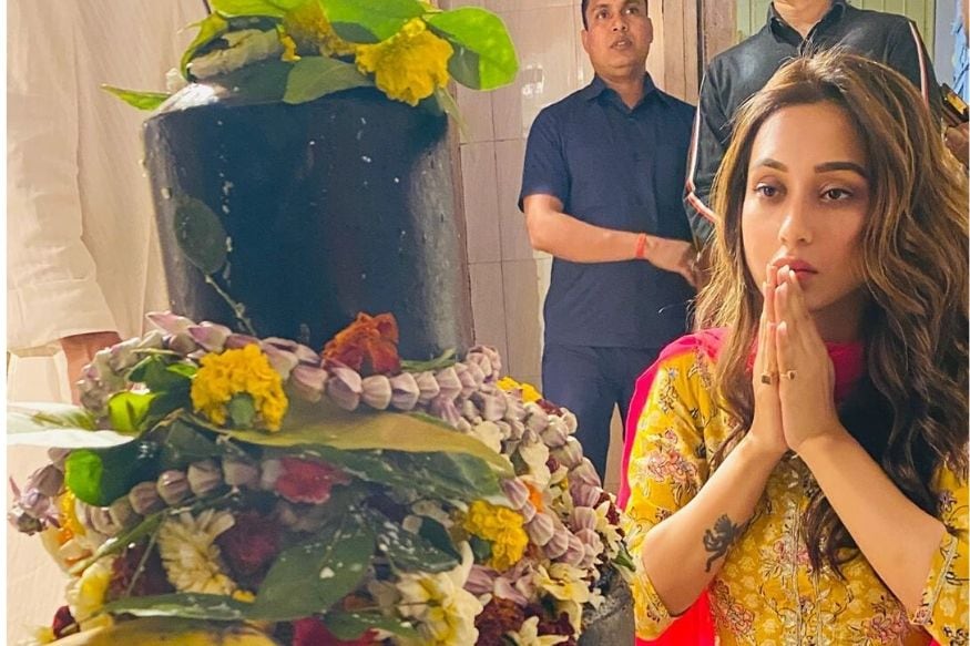 देवावर प्रचंड विश्वास असणाऱ्या मिमी चक्रवर्ती यांनी महाशिवरात्रीला आपल्या इन्स्टाग्रामवर काही फोटो शेअर केले आहेत देवावर प्रचंड विश्वास असणाऱ्या मिमी चक्रवर्ती यांनी महाशिवरात्रीला आपल्या इन्स्टाग्रामवर काही फोटो शेअर केले आहेत