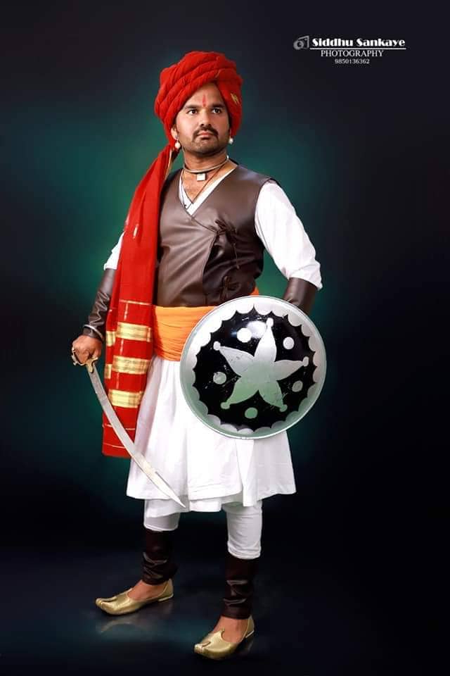 या सांस्कृतिक स्पर्धेच्या निमित्ताने शंकरा शंकरा या गीतावर त्यांनी सादर केलेला नृत्याविष्कार हा एक अप्रतिम नृत्याविष्कार होता. या सांस्कृतिक स्पर्धेच्या निमित्ताने शंकरा शंकरा या गीतावर त्यांनी सादर केलेला नृत्याविष्कार हा एक अप्रतिम नृत्याविष्कार होता.