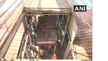 मोठा अपघात! भोपाळ रेल्वे स्टेशनच्या ओव्हर ब्रिजचा काही भाग कोसळला, 9 जणं जखमी