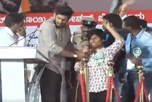 माझ्या मुलीचे पाय तोडा, 'पाकिस्तान जिंदाबाद' घोषणा देणाऱ्या तरुणीचे वडिल भडकले