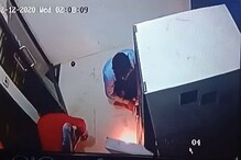निवांतपणे कापत होते चोरटे ATM, पिंपरी चिंचवडमध्ये चाललंय काय? पाहा हा VIDEO निवांतपणे कापत होते चोरटे ATM, पिंपरी चिंचवडमध्ये चाललंय काय? पाहा हा VIDEO