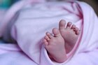 नदीजवळ आढळले नकोसे अर्भक, पण पोस्टमार्टम करताना डॉक्टर झाले हैराण