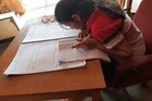 फक्त मोठ्या अक्षरातल्या प्रश्नपत्रिकेसाठी दहावीच्या विद्यार्थिनीला करावा लागतोय