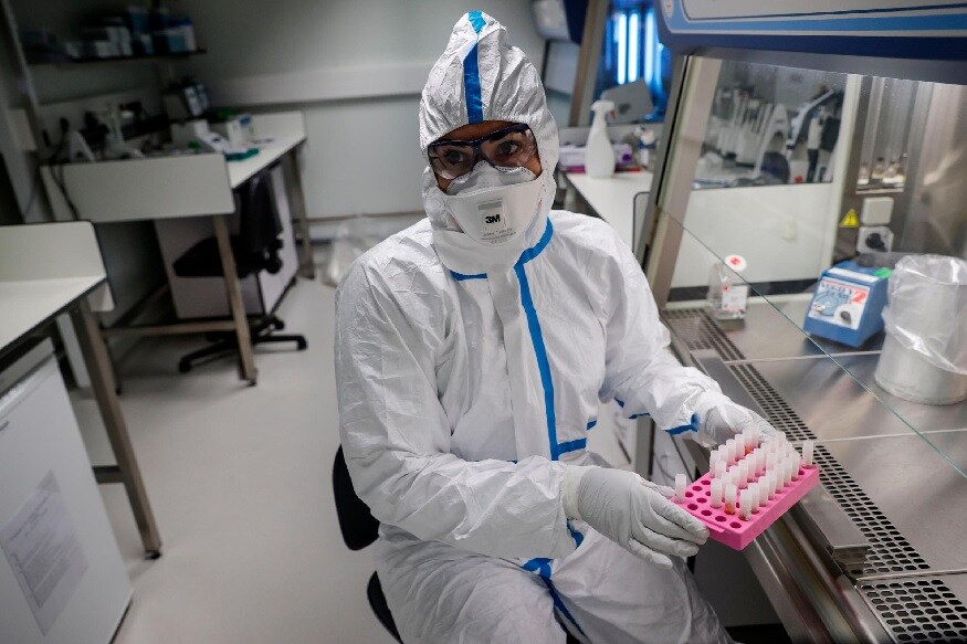 Sputum test – या पद्धतीत एका विशिष्ट भांड्यात तुमची थुंकी घेतली जाते आणि शिवाय हाताच्या नसेतून रक्ताचे नमुने घेतले जातात. Sputum test – या पद्धतीत एका विशिष्ट भांड्यात तुमची थुंकी घेतली जाते आणि शिवाय हाताच्या नसेतून रक्ताचे नमुने घेतले जातात.