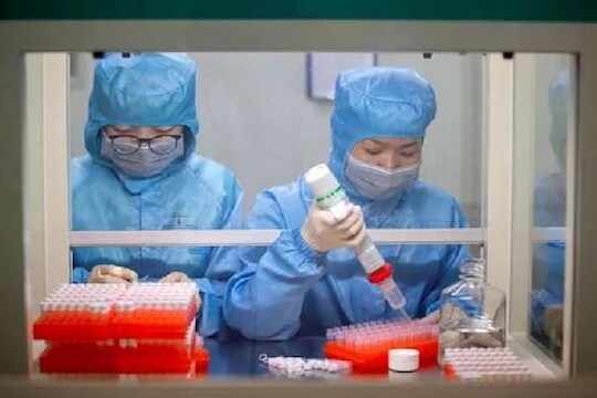 चीनमुळे संपूर्ण जगात पसरला कोरोनाव्हायरस, 30 तासांचे नवजात बाळ गर्भातच झाले रुग्ण