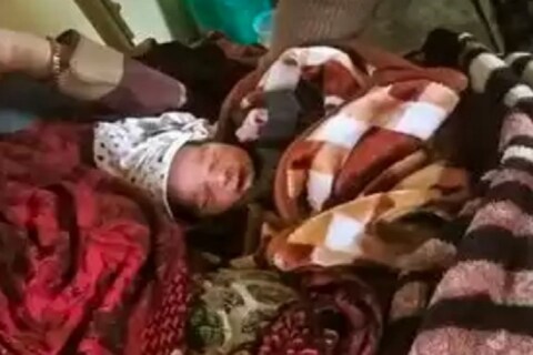 ही घटना ईशान्य दिल्लीतील करावल नगरची आहे. ही घटना एका 30 वर्षीय महिलेसाठी चमत्कारापेक्षा काही कमी नाही. 