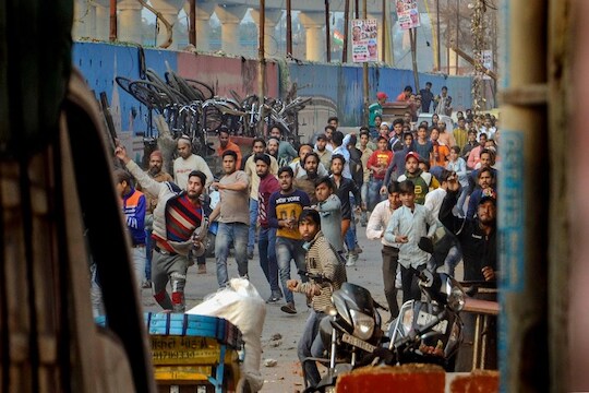 भाजप नेता कपिल मिश्रावर कारवाई का करण्यात आली नाही?
