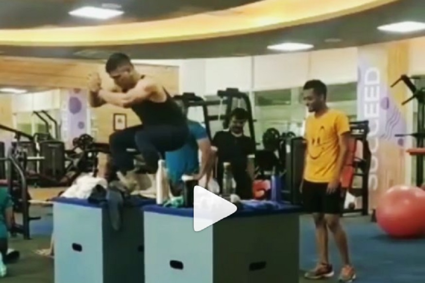 कमबॅकआधी 38 वर्षीय धोनीनं केला भयंकर स्टंट, खतरनाक VIDEO होतोय VIRAL