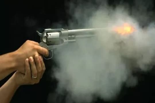 भर रस्त्यात पळवून पळवून घातल्या गोळ्या, फिल्मी स्टाईल मर्डर पाहून गाव हादरलं