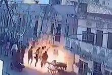 VIDEO : नाश्ता करताना झाला गॅस सिलिंडरचा स्फोट, 14 लोकांचा जीव धोक्यात