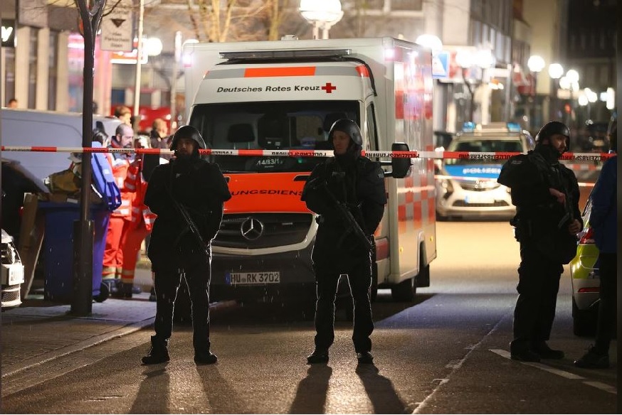 BREAKING: जर्मनीच्या दोन वेगवेगळ्या बारमध्ये गोळीबार, 8 लोकांचा जागीच मृत्यू