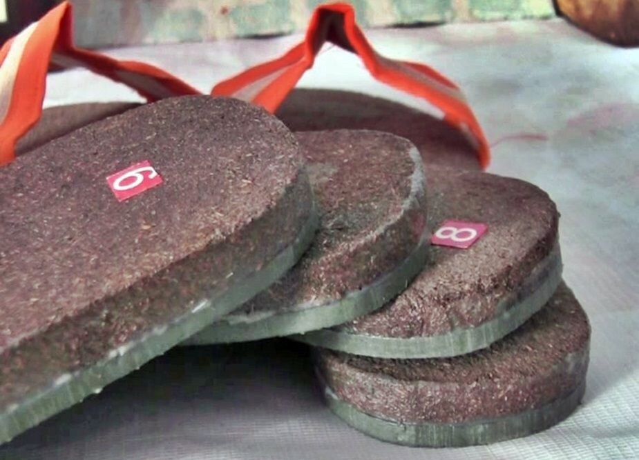 याशिवाय चिडचिडेपणा, पायांमध्ये येणारा थकवा, बेचैन असणं या सगळ्या गोष्टींपासून ही चप्पल आराम देते असा दावाही या संस्थेनं केला आहे. याशिवाय चिडचिडेपणा, पायांमध्ये येणारा थकवा, बेचैन असणं या सगळ्या गोष्टींपासून ही चप्पल आराम देते असा दावाही या संस्थेनं केला आहे.