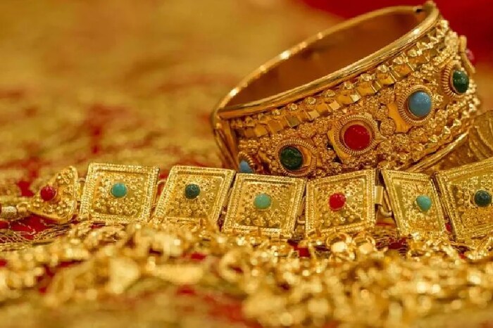 आरबीआय भारत सरकारतर्फे हे गोल्ड बाँड जारी करणार आहे. या सीरिजसाठी गोल्ड बाँडची इश्यू करण्यात आलेली किंमत 4,852 रुपये प्रति ग्रॅम आहे.