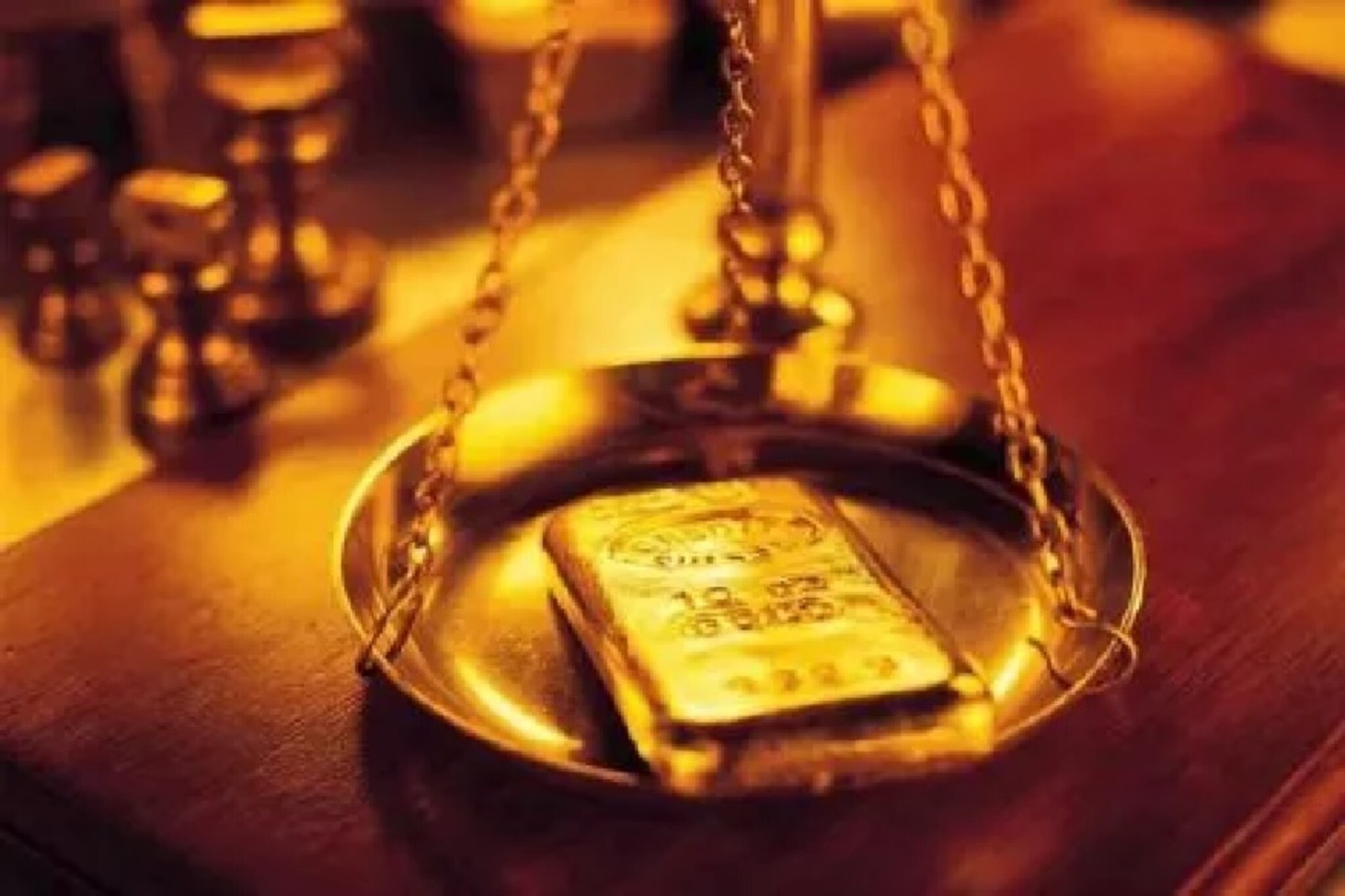 Gold Price Today : सोनं-चांदीची खरेदी झाली स्वस्त पण पाकिस्तानमध्ये सोनं महागलं