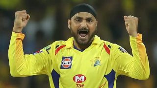 भारतीय ऑफ स्पिनर हरभजन सिंह सोशल मीडियावर कायम सक्रिय असतात. भज्जी यंदा मुंबईतील आपल्या घरी आलेल्या विजेच्या बिलाबाबत नाराज असल्याचे दिसून आले आहे. भारतीय ऑफ स्पिनर हरभजन सिंह सोशल मीडियावर कायम सक्रिय असतात. भज्जी यंदा मुंबईतील आपल्या घरी आलेल्या विजेच्या बिलाबाबत नाराज असल्याचे दिसून आले आहे.