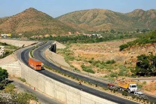 Budget 2020 : दिल्ली - मुंबई एक्सप्रेस वे लवकरच येणार दिमतीला, निर्मला सीतारामन यांची घोषणा