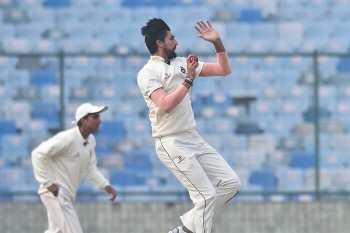 2018 मध्ये आयपीएल लिलावात त्याला कोणत्याही संघाने विकत घेतले नव्हते. इशांतने भारतीय संघासाठी टी-20 सामनेही कमी खेळलेले आहे. अशा परिस्थितीत तो लवकरच टी -20 स्वरूपाचा निरोप घेऊ शकतो. 