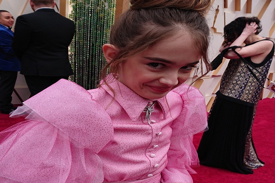 Oscar च्या रेड कार्पेटवर सॅन्डविच घेऊन पोहोचली अभिनेत्री, कारण वाचून व्हाल हैराण