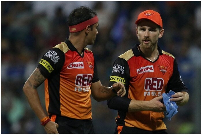 सनरायझर्स हैदराबादचा कर्णधार असलेल्या न्यूझीलंडच्या केन विल्यम्सनला 2018 मध्ये नेतृत्व सोपवलं. आयपीएलमध्ये पहिल्यांदा नेतृत्व करत त्याने संघाला फायनलमध्ये पोहोचवलं होतं. यंदाच्या हंगामात केन विल्यम्सनला तीन कोटी रुपये देणार आहे. 