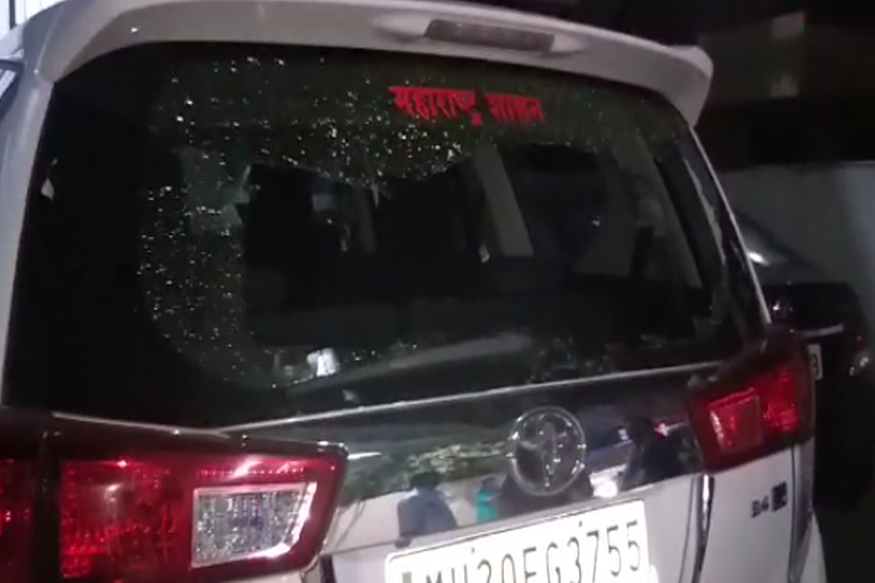 यापुढे कमरखालचेच वार, औरंगाबादमध्ये भाजप नेत्याच्या घरावर दगडफेक करत कार फोडली