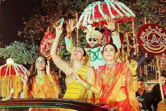 भावाच्या लग्नात करिना-करिश्माचे ठुमके, पाहा रॉयल वेडिंगचे INSIDE VIDEO