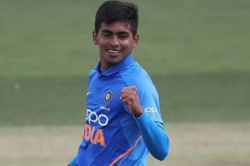 भारताच्या कार्तिक त्यागीने भेदक गोलंदाजीच्या जोरावर प्रतिस्पर्धी संघाच्या फलंदाजांना धडकी भरवली. त्यानं 3.45 च्या इकॉनॉमी रेटने 6 सामन्यात 153 धावा देत 11 गडी बाद केले. भारताच्या कार्तिक त्यागीने भेदक गोलंदाजीच्या जोरावर प्रतिस्पर्धी संघाच्या फलंदाजांना धडकी भरवली. त्यानं 3.45 च्या इकॉनॉमी रेटने 6 सामन्यात 153 धावा देत 11 गडी बाद केले.