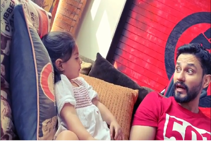 तैमुरची बहीण बोलते अजब भाषा! बापलेकीच्या संवादाचा हा CUTE VIDEO होतोय व्हायरल