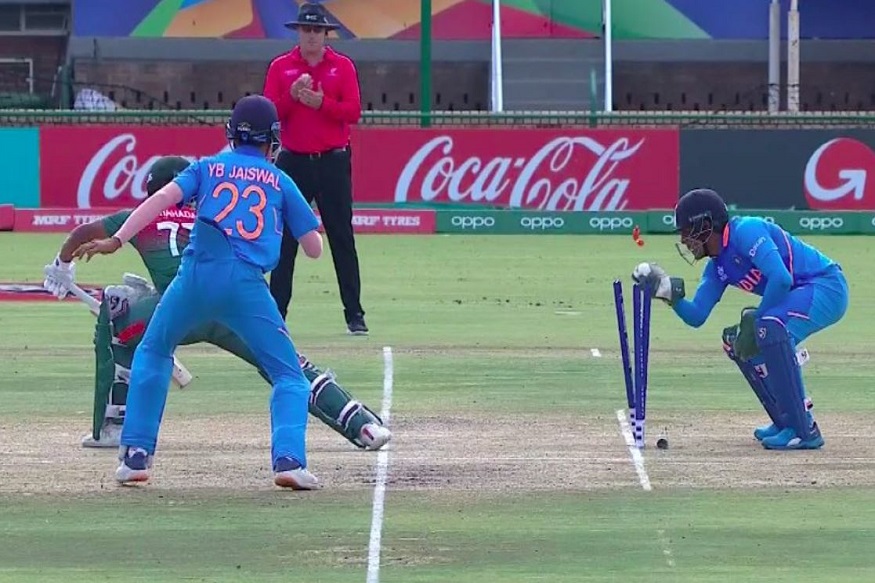 फायनलमध्ये 'धोनी स्टाईल'मुळे झालं टीम इंडियाचं कमबॅक, WORLD CUP ट्रॉफीपासून 3 पाऊल दूर