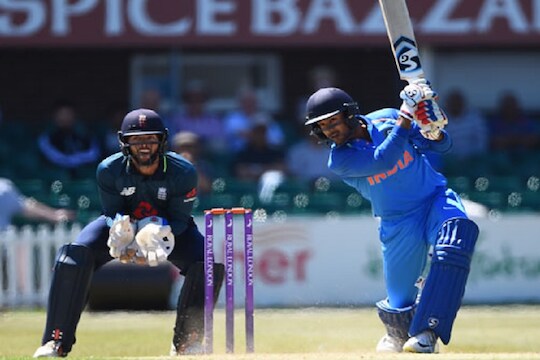 दुहेरी शतक ठोकणारे खेळाडू घेणार हिटमॅनची जागा! टीम इंडियात करणार पदार्पण