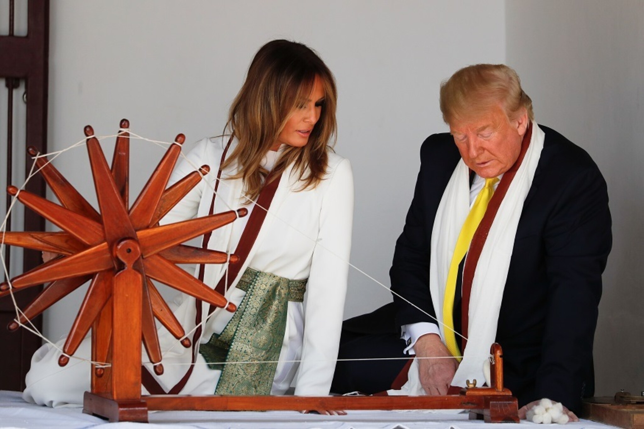 मेलानिया ट्रम्प यांची ताजमहाल भेट आणि पांढऱ्या जंपसूटचं भारतीय कनेक्शन