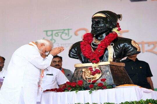 पंतप्रधान नरेंद्र मोदींनी मराठीतून ट्वीट करत केलं शिवाजी महाराजांना अभिवादन
