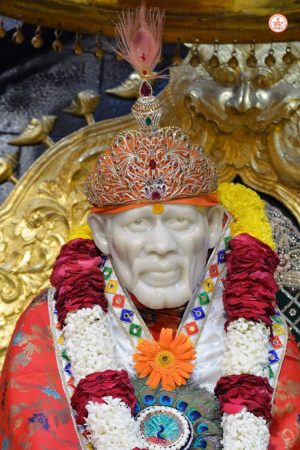 आपल्या दिवसाची सुरुवात देवदर्शनानं झाली की मन प्रसन्न आणि दिवस कसा छान आनंदात जातो. प्रत्येकवेळी मंदिरात जाणं शक्य नसतं अशावेळी आपण घरबसल्या देवाला मनातून प्रार्थना केली तरीही त्याच्या पर्यंत पोहोचते असं म्हटलं जातं. ( फोटो- @SSSTShirdi) आपल्या दिवसाची सुरुवात देवदर्शनानं झाली की मन प्रसन्न आणि दिवस कसा छान आनंदात जातो. प्रत्येकवेळी मंदिरात जाणं शक्य नसतं अशावेळी आपण घरबसल्या देवाला मनातून प्रार्थना केली तरीही त्याच्या पर्यंत पोहोचते असं म्हटलं जातं. ( फोटो- @SSSTShirdi)