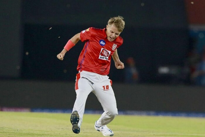 इंग्लंडचा अष्टपैलू खेळाडू सॅम कुरन आयपीएलमध्ये किंग्ज इलेव्हन पंजाबकडून खेळतो. पंजाबने त्याला 7.20 कोटींना विकत घेतले होते. मात्र या आयपीएलमध्ये कुरन खेळू शकणार नाही आहे. 