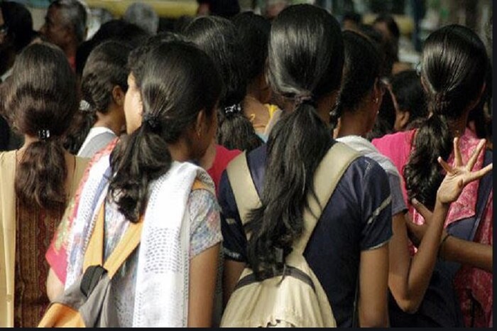 लॉकडाऊन 4.0 मध्येही सरकारनं शाळा व महाविद्यालयं बंद ठेवण्याचा निर्णय घेतला आहे. परंतु ऑनलाइन वर्ग आणि कोर्स सुरू ठेवू शकतात.