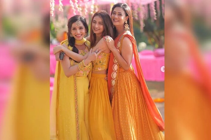 श्वेतानं  मुलगी पलक आणि होणारी वहिनी यास्मिन शेख हिच्यासोबत काही फोटो शेअर केले आहेत. या फोटोंच्या कॅप्शनमध्ये तिनं लिहिलं, आनंदाचे क्षण यासोबतच तिनं #nidwedsyas #nidyas हे हॅशटॅग सुद्धा वापरले आहेत. 