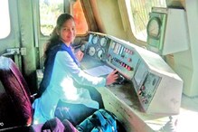 सोलापूरची स्नेहल अंबरकर बनली पहिली लोकोपायलट, 'राजधानी' चालवण्याचंही स्वप्न सोलापूरची स्नेहल अंबरकर बनली पहिली लोकोपायलट, 'राजधानी' चालवण्याचंही स्वप्न