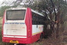 दुचाकीस्वाराला वाचवण्याच्या नादात 'विठाई' उतरली नाल्यात, पाहा हे PHOTOS