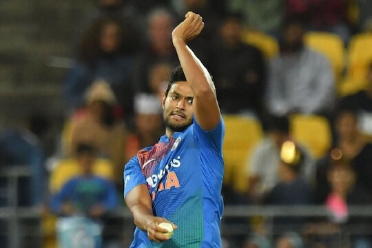 धुलाई शिवम दुबेची पण ट्रोल झाला दुसराच गोलंदाज, ICC च्या प्रश्नावर उत्तर देऊन फसला