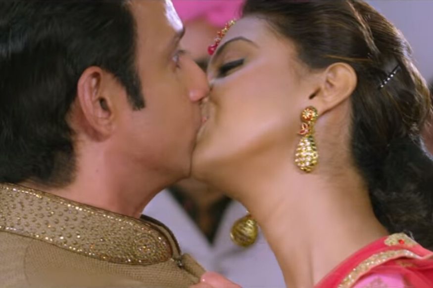तेजश्री प्रधाननं पहिल्याच बॉलिवूड सिनेमात दिला LIP LOCK सीन, पाहा VIDEO