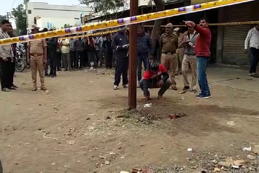 महाराष्ट्रात कायद्याचा धाक उरलाच नाही, भर चौकात तरुण शिक्षिकेला जिवंत जाळण्याचा प्रयत्न